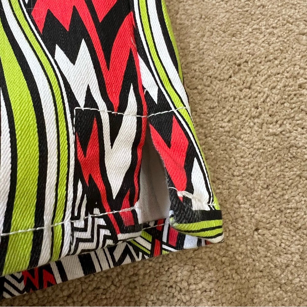 NWOT Masseys Women’s Abstract Denim Capris Cropped Pants Tribal Neon Eclectic - Picture 4 of 8